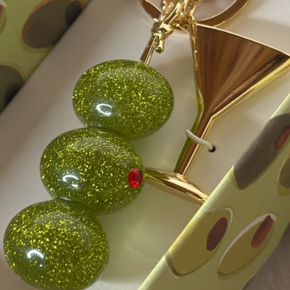 NWT ⚜️🍸🫒⚜️ Piper K Gold and Green Martini Olive Keychain and Bag Charm - Picture 6 of 13